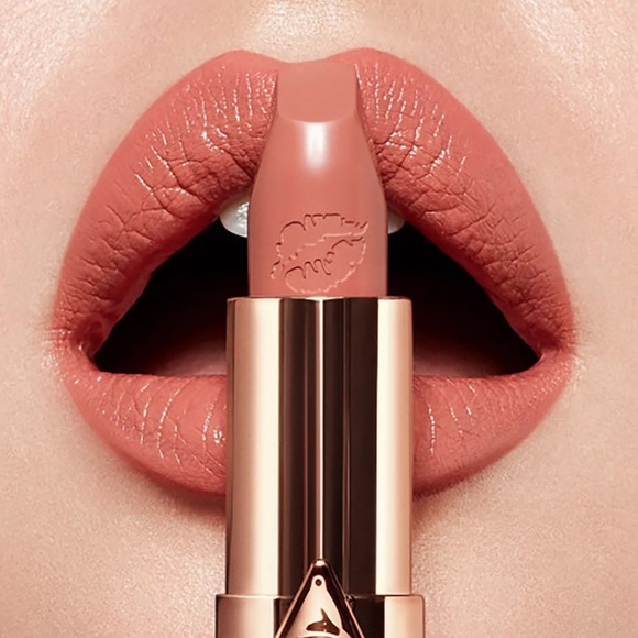 Charlotte Tilbury Hot Lips Lipstick 2; JK Magic
peachy nude-rose - Picture 1 of 6